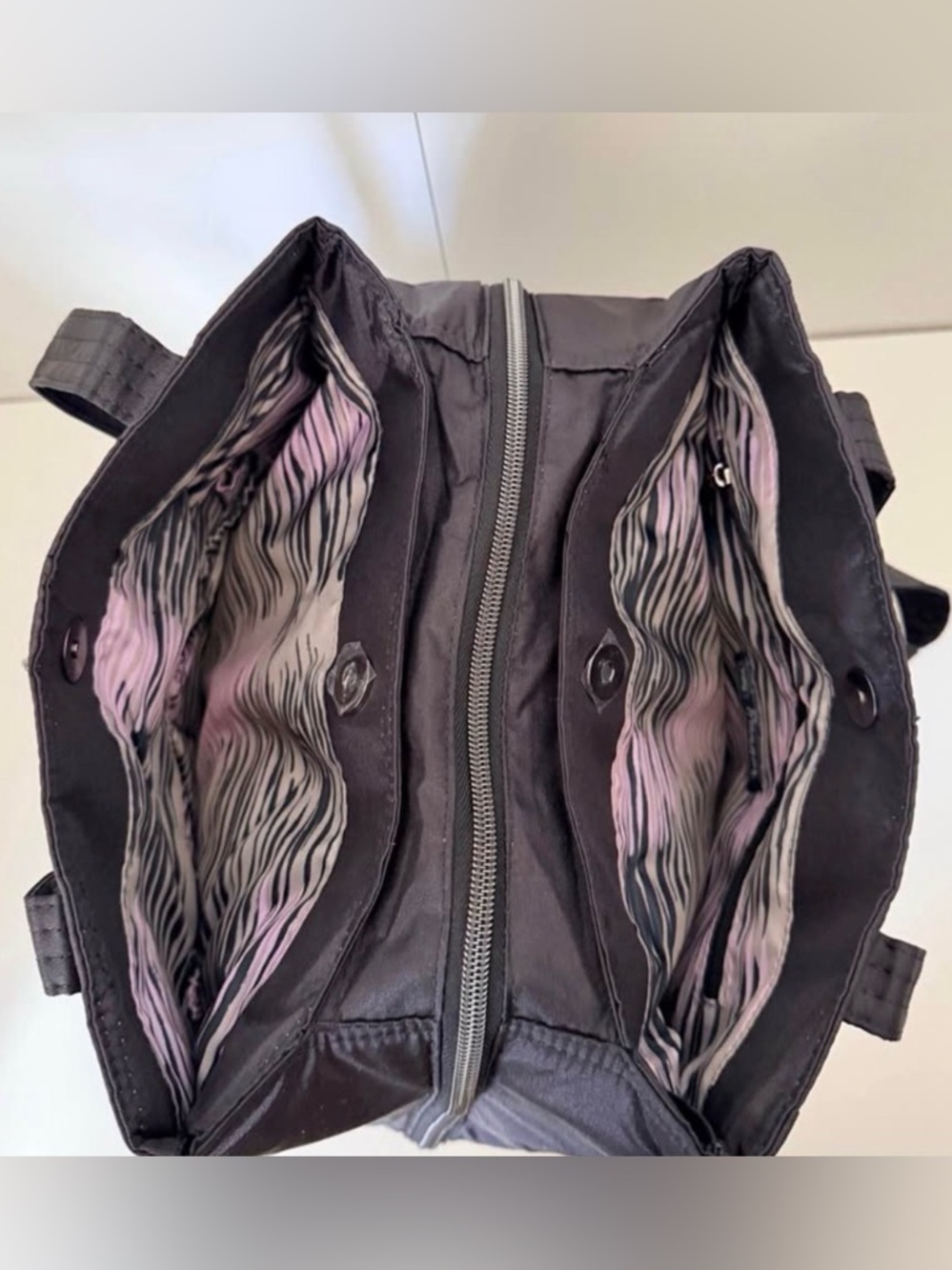 Lug Runner Tote in Shimmer Black - Picture 3 of 5